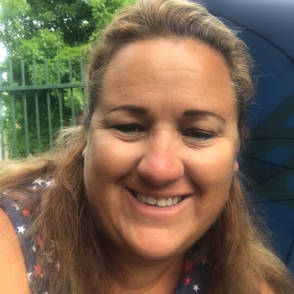 Meet your Posher, Laura - Picture 1 of 1